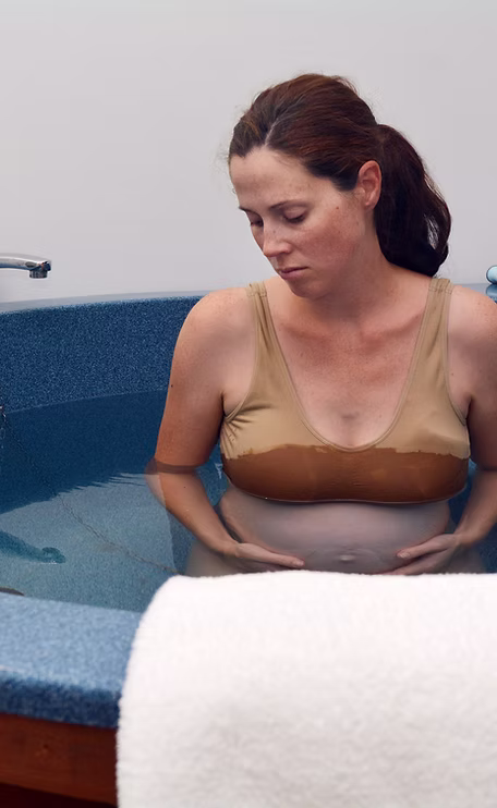 Peaceful water birth environment